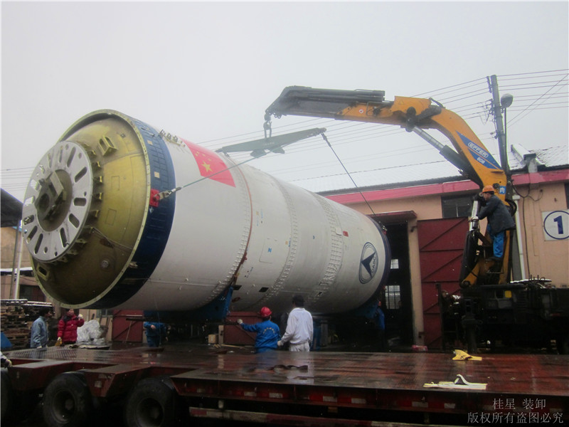 大型航天火箭吊裝 大型航天火箭吊裝
