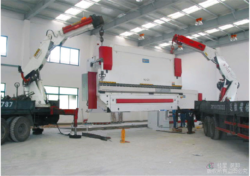 大型折彎機吊裝