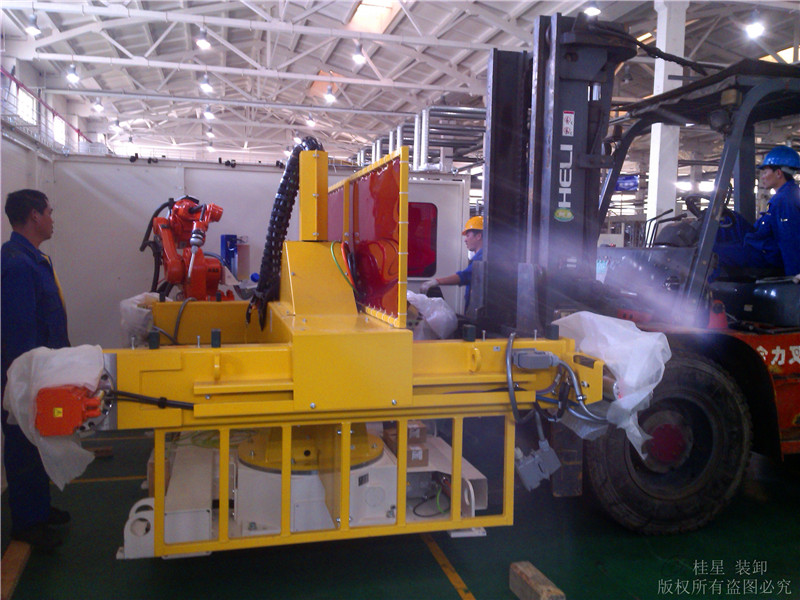 精密焊接機(jī)器人設(shè)備搬運(yùn)