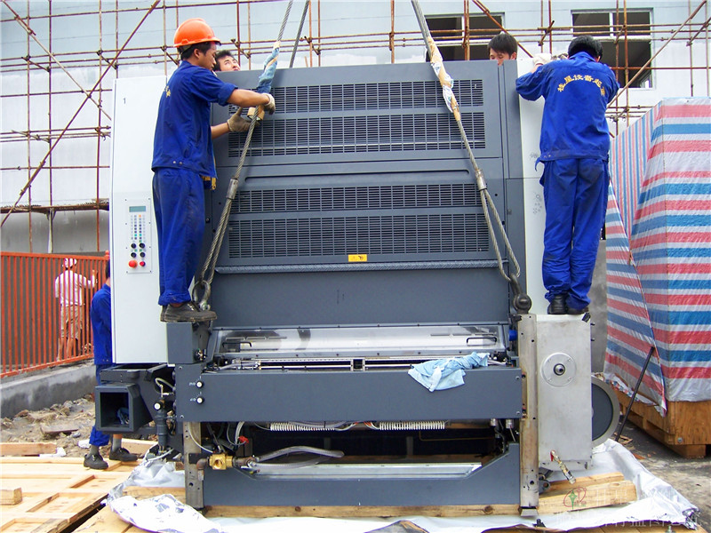 羅蘭900印刷機(jī)吊裝