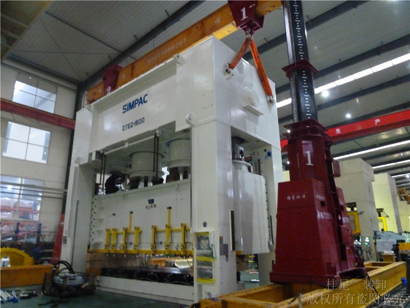 液壓龍門吊安裝大型沖床