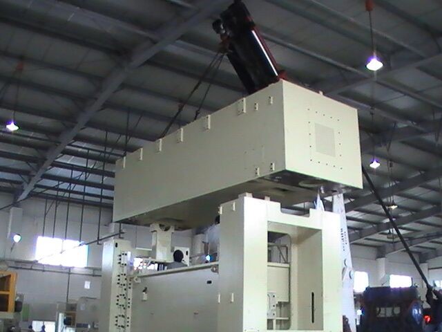 機械設備安裝工程哪家好？沖床設備安裝