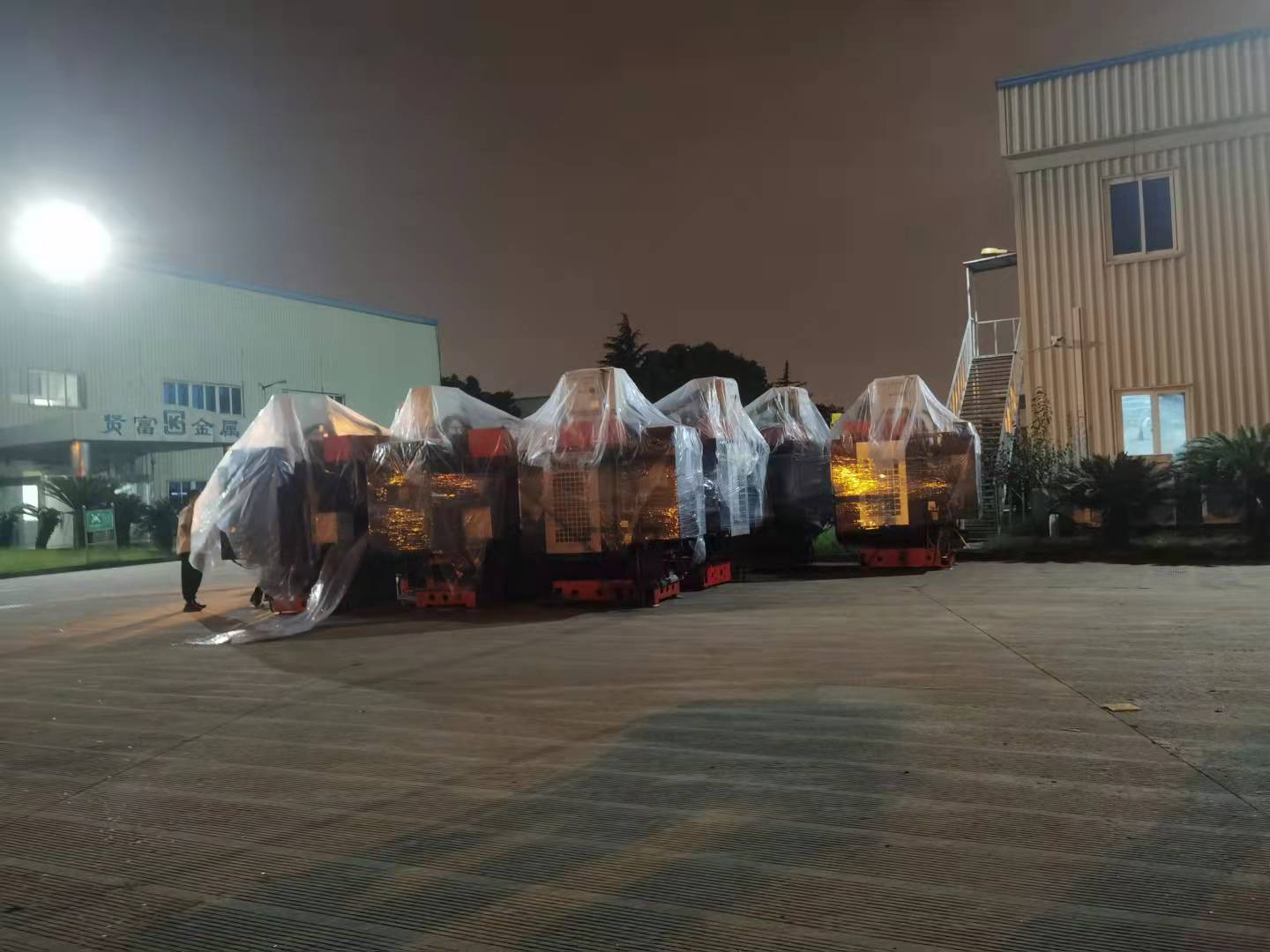 重型設(shè)備裝卸 重型設(shè)備裝卸