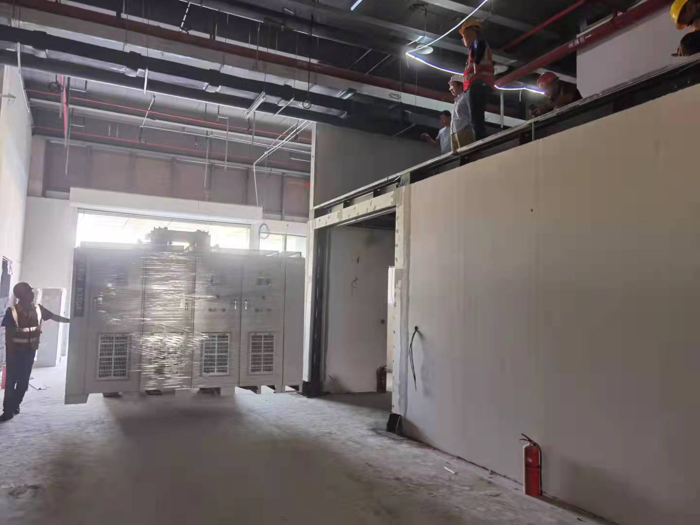 電源設(shè)備搬運 電源設(shè)備搬運