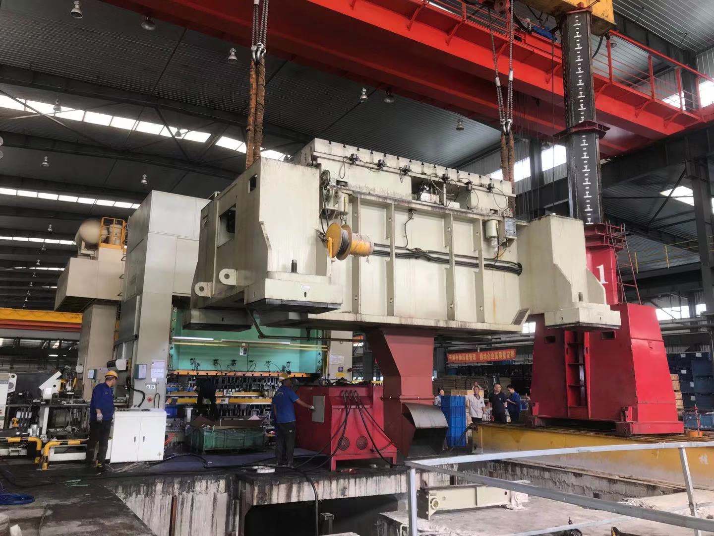 大型設(shè)備吊裝搬運(yùn)