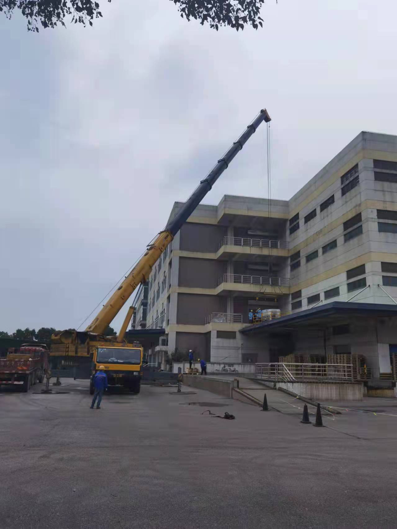 貼片機(jī)設(shè)備遠(yuǎn)距離高空吊裝 貼片機(jī)設(shè)備遠(yuǎn)距離高空吊裝