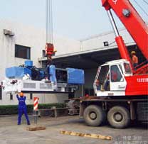 大型注塑機(jī)吊裝卸車