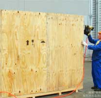 機(jī)器現(xiàn)場(chǎng)打包裝