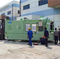 大型三菱注塑機(jī)搬運(yùn)