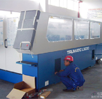 鐳射機(jī)搬運(yùn)安裝就位 鐳射機(jī)搬運(yùn)安裝就位