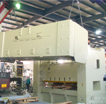 大型沖床車間內(nèi)吊裝安裝