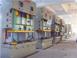 工廠設(shè)備搬遷同一水平定位安裝